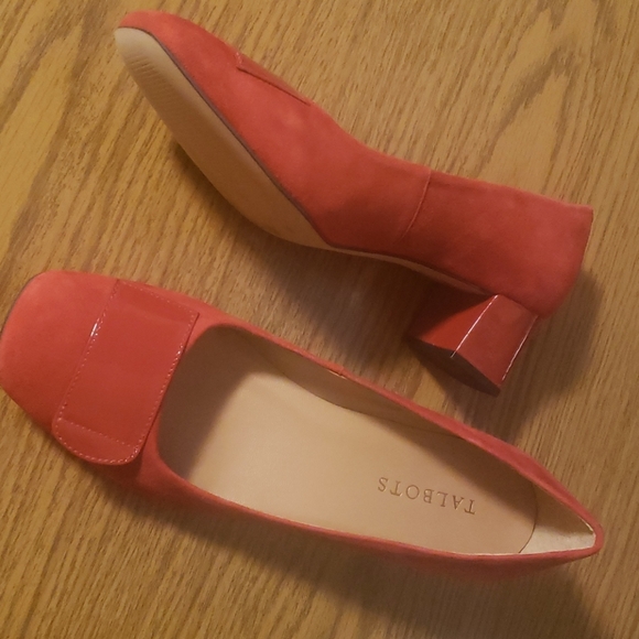 Red pumps - Picture 4 of 8